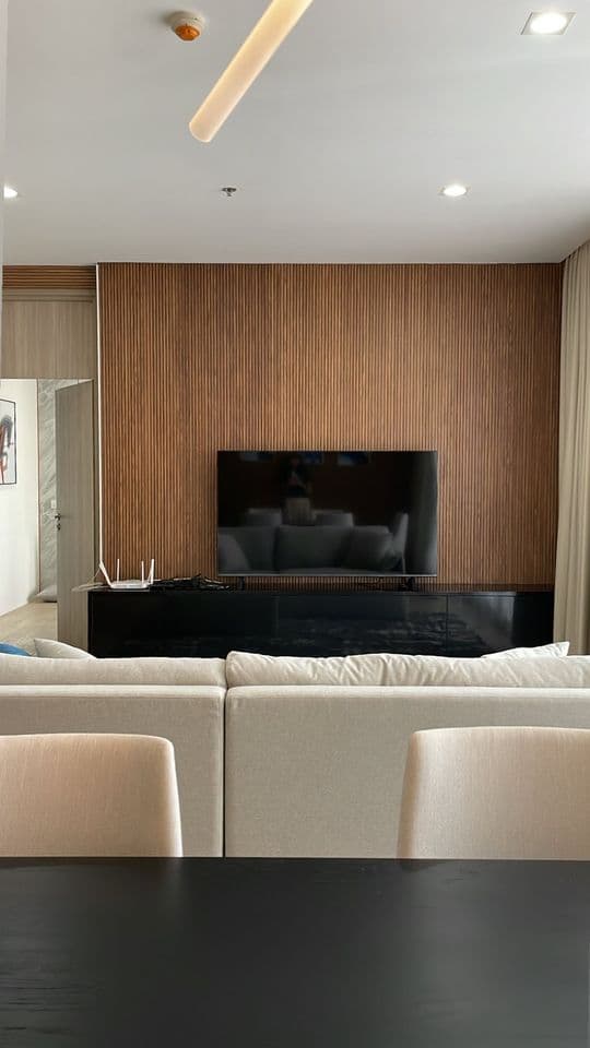 4956 – 102_living_room.jpg