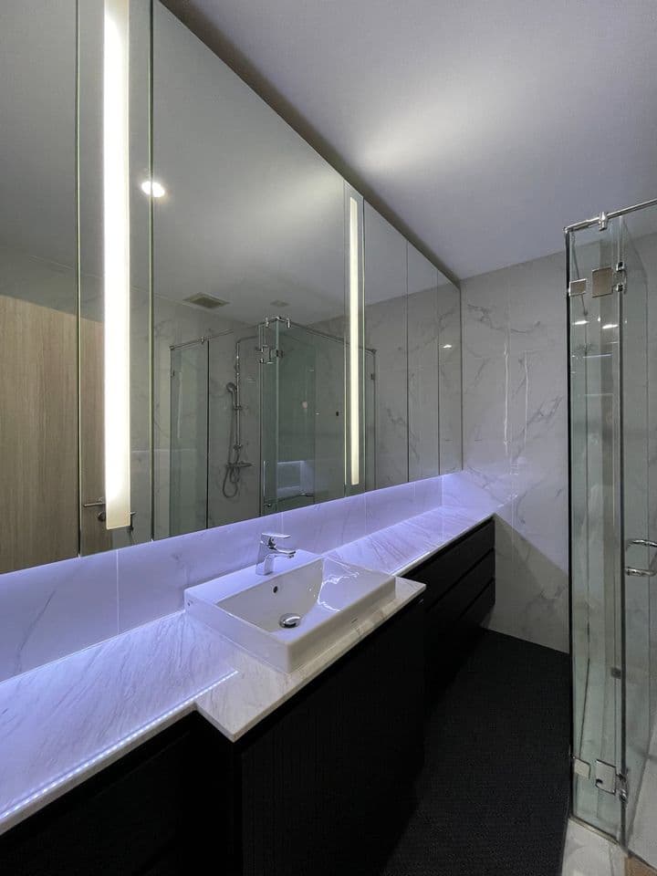 4956 – 301_bathroom.jpg