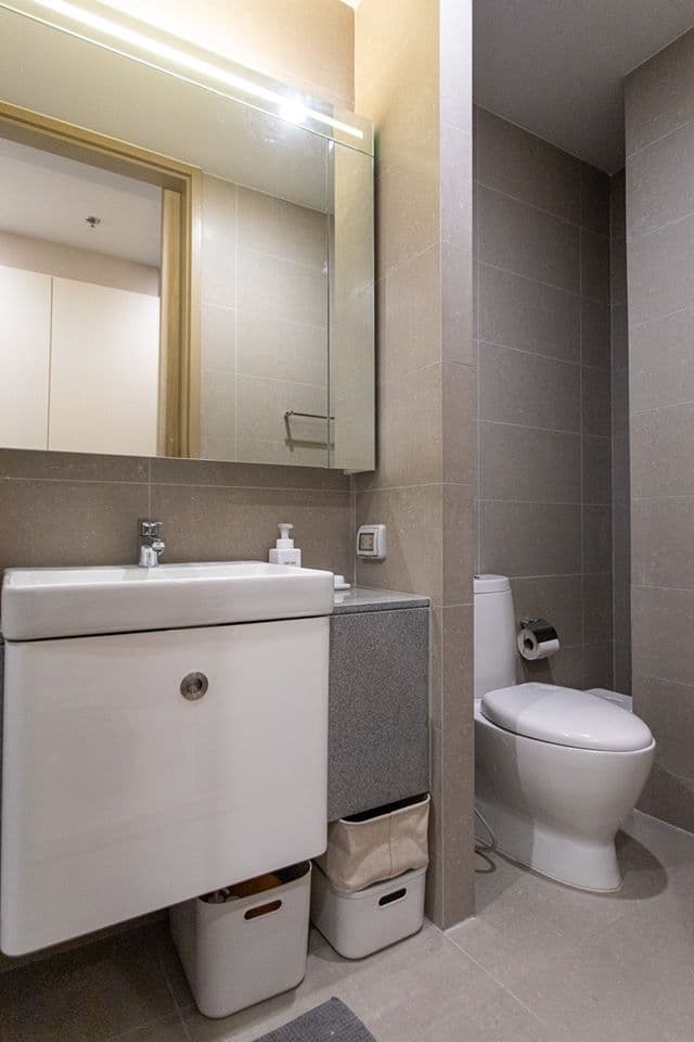 4958 – 302_bathroom.jpg