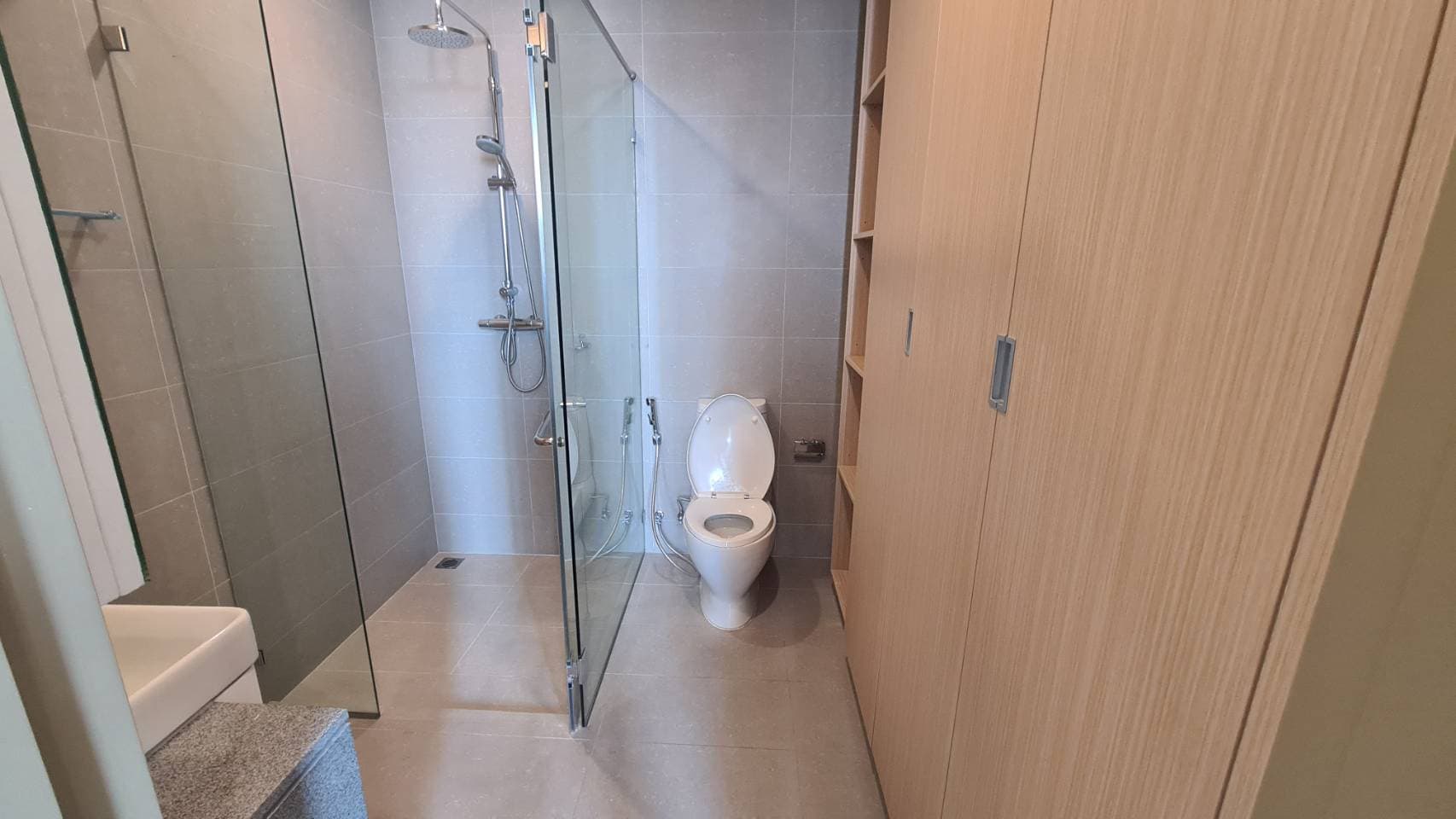 4960 – 301_bathroom.jpg