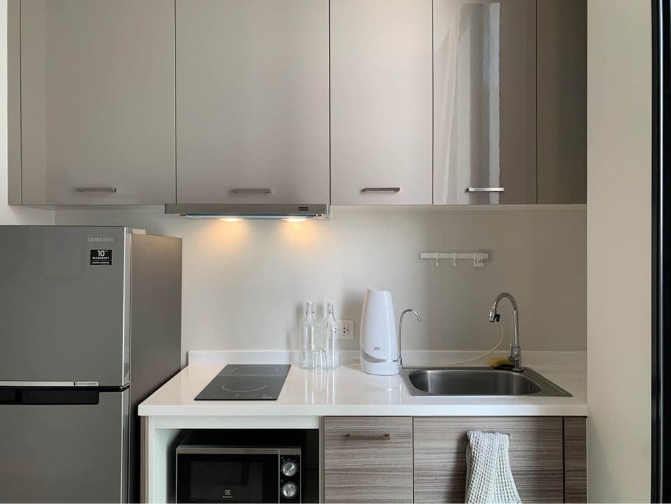 4962 – 402_kitchen.jpg