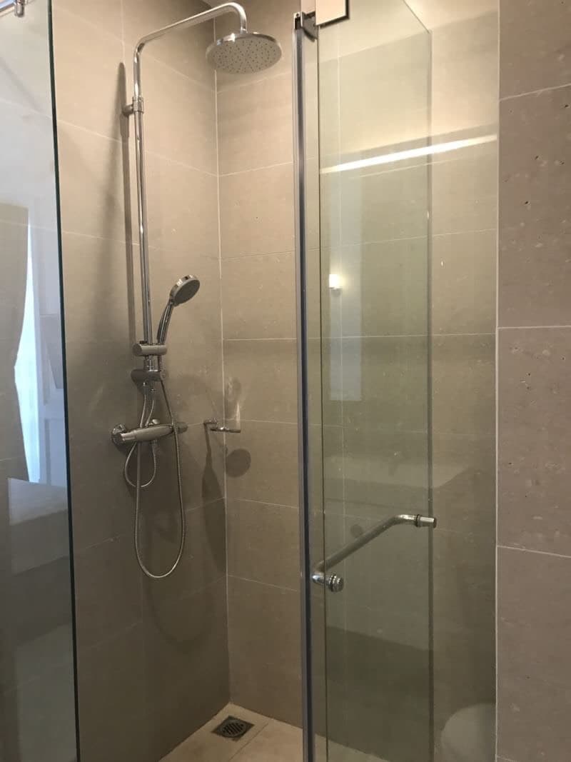 4963 – 302_bathroom.jpg