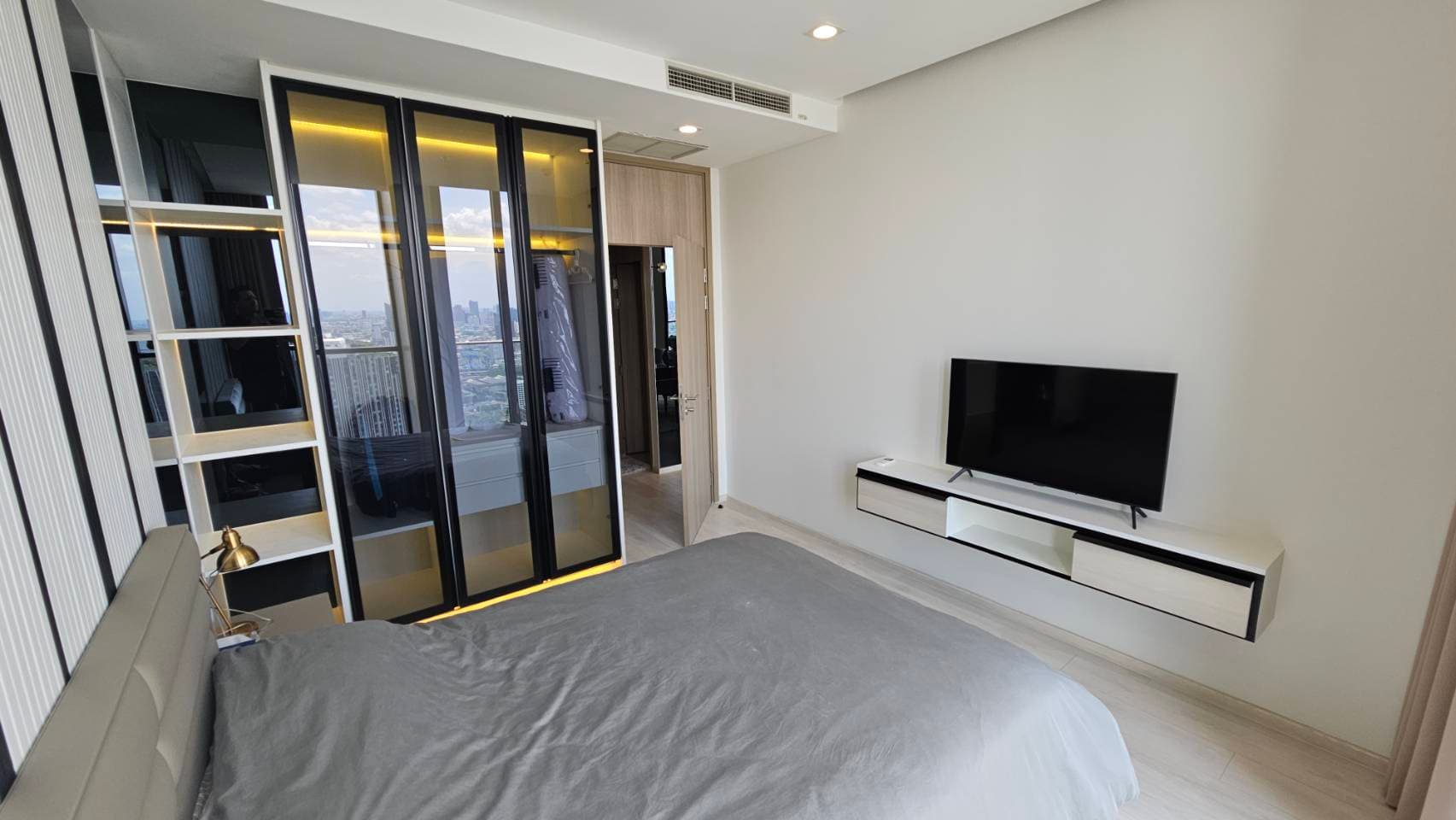 4964 – 111_living_room.jpg