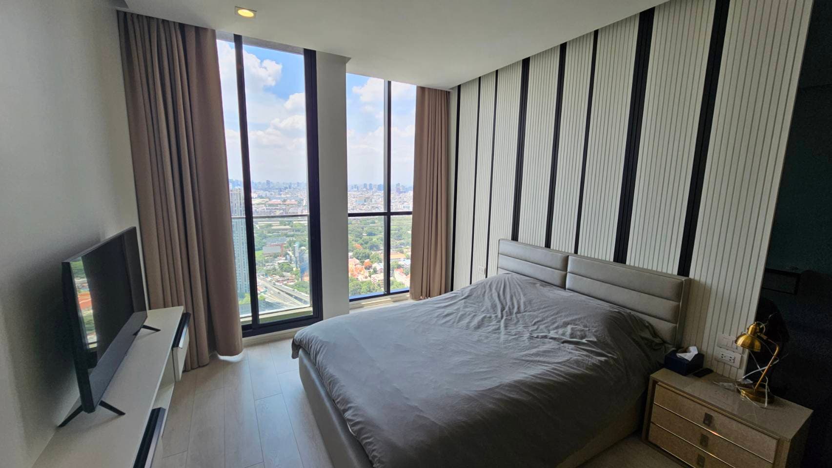 4964 – 202_bedroom.jpg