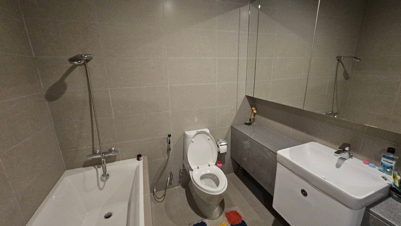 4964 – 301_bathroom.jpg