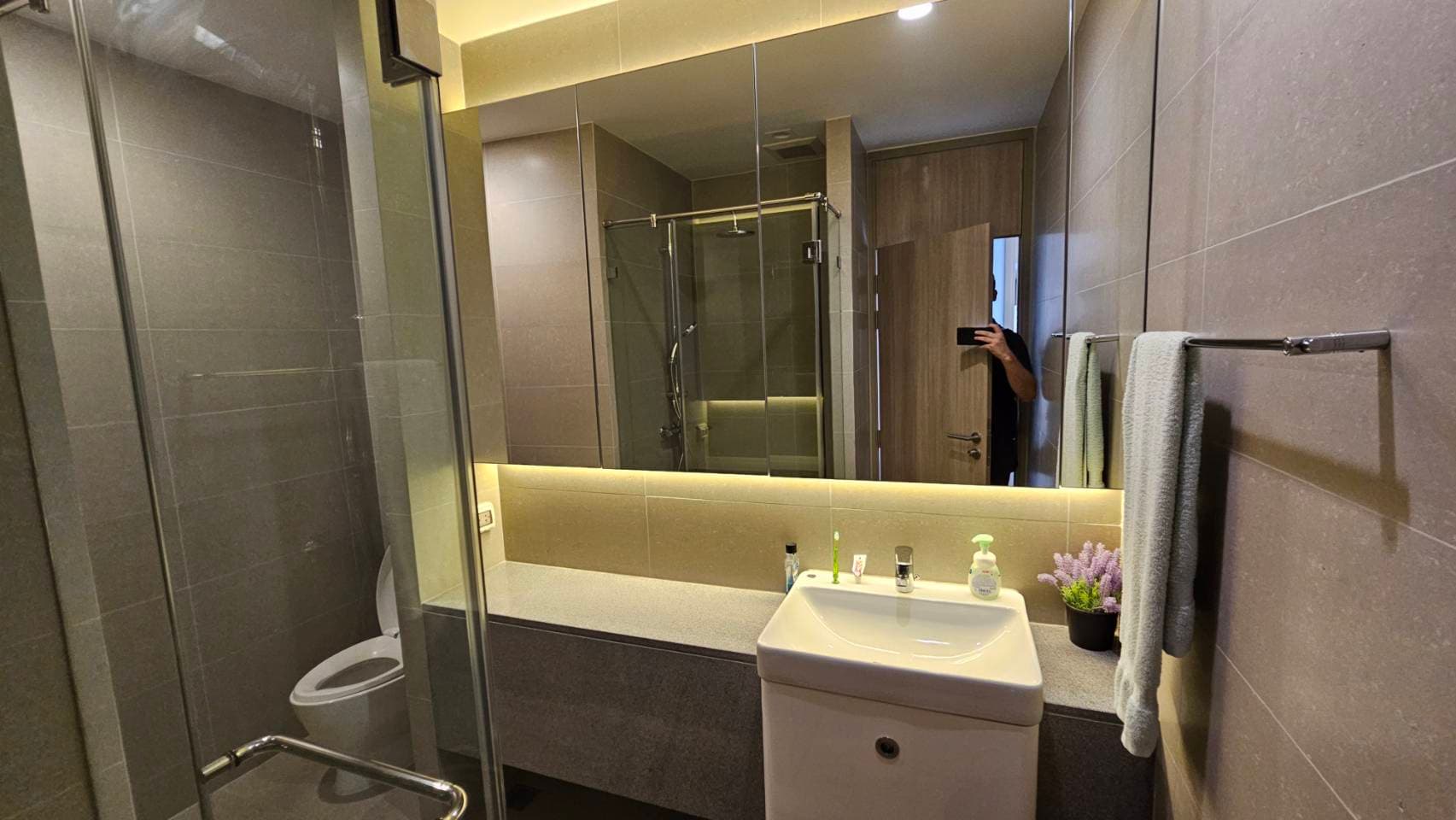 4964 – 307_bathroom.jpg