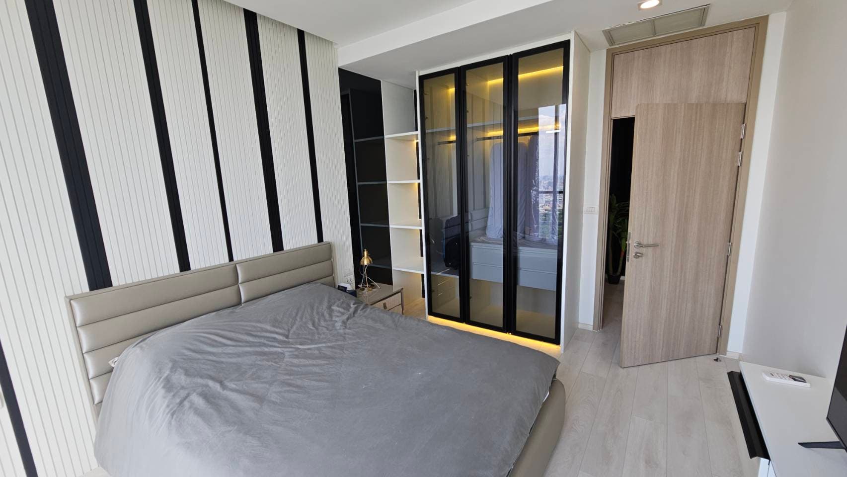 4964 – 602_terrace.jpg