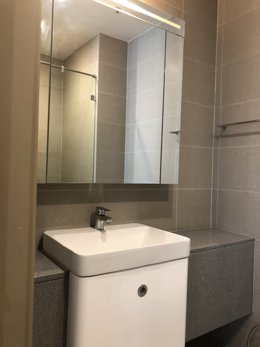 4969 – 302_bathroom.jpg