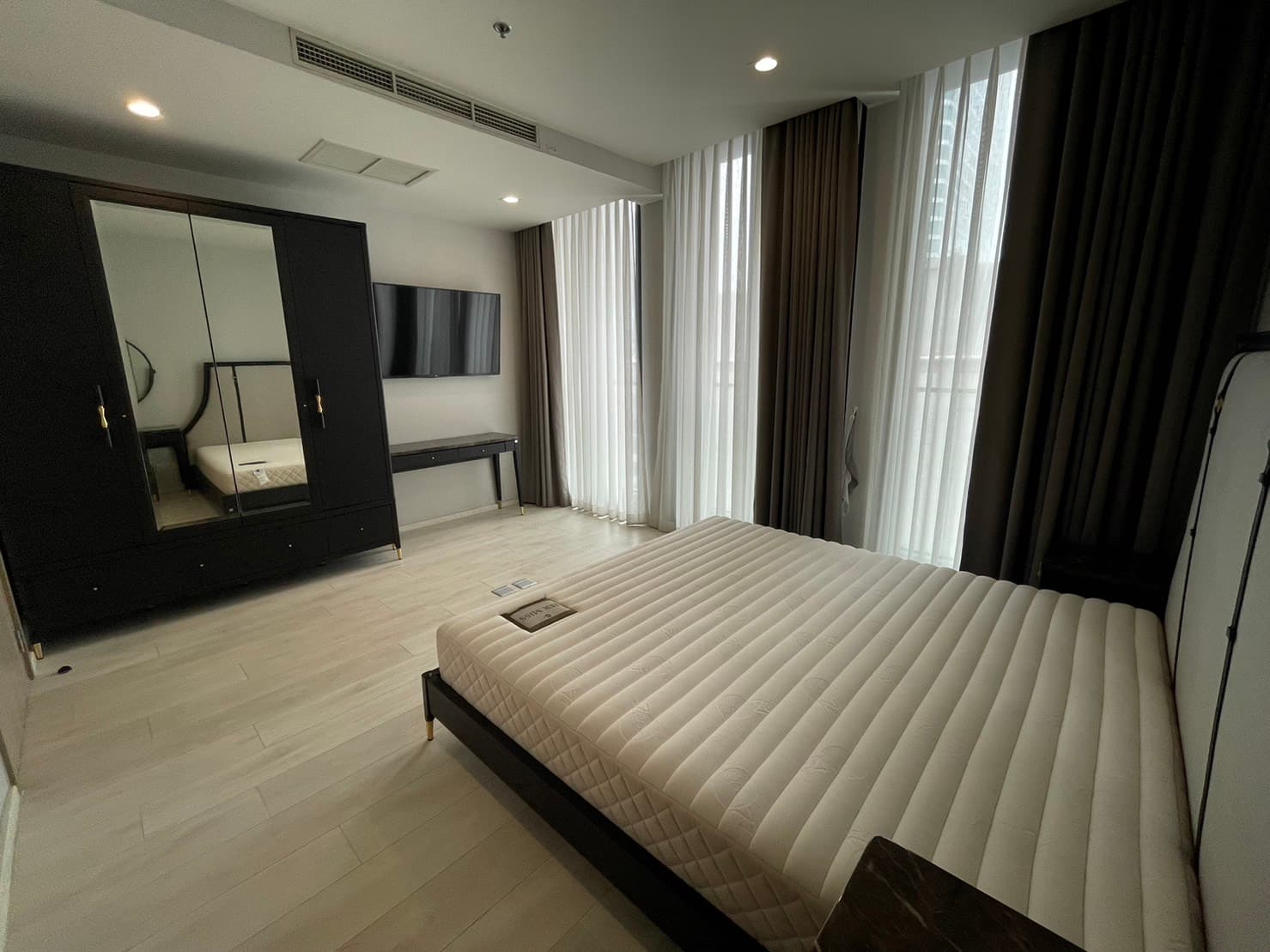 4971 – 202_bedroom.jpg