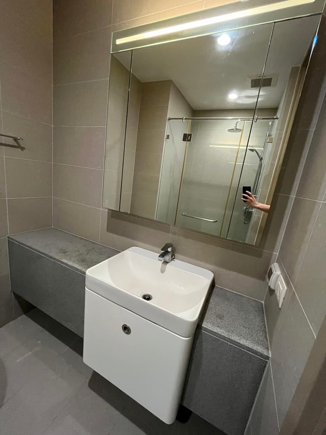 4971 – 301_bathroom.jpg