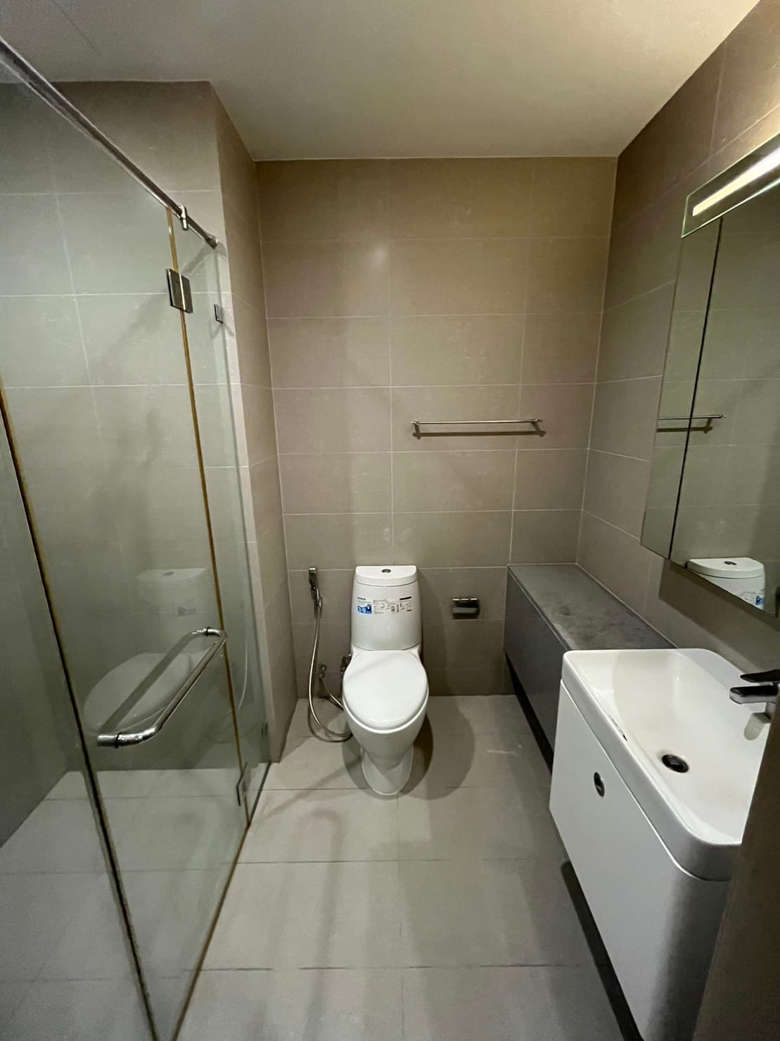 4971 – 302_bathroom.jpg
