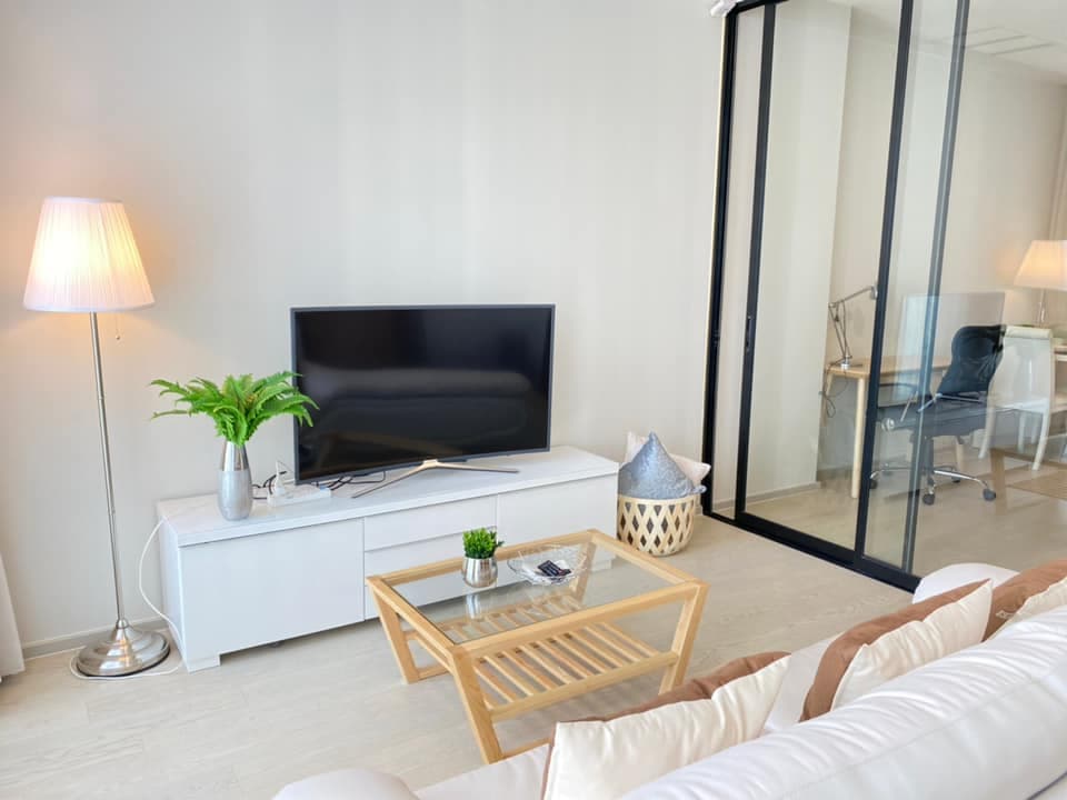 4974 – 105_living_room.jpg