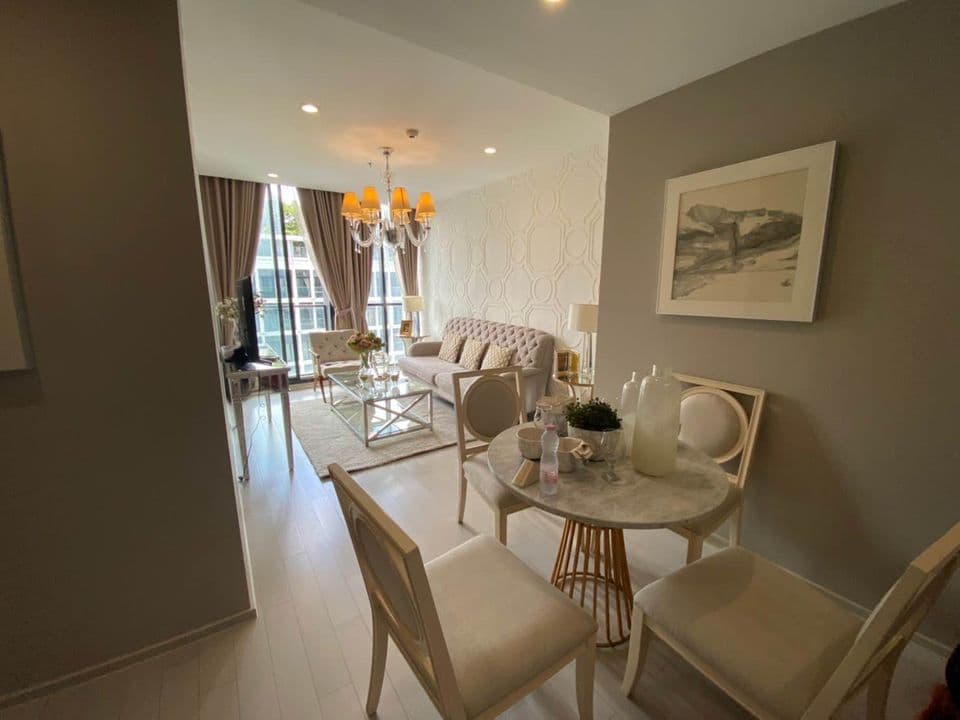 4976 – 102_living_room.jpg