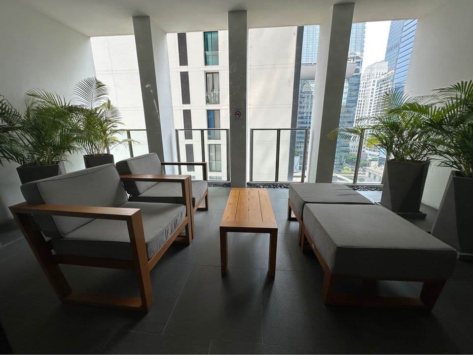 4976 – 104_living_room.jpg