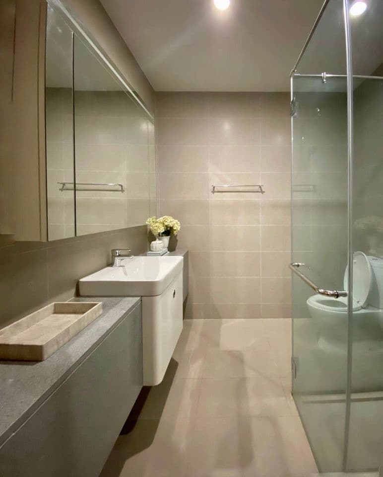 4976 – 301_bathroom.jpg