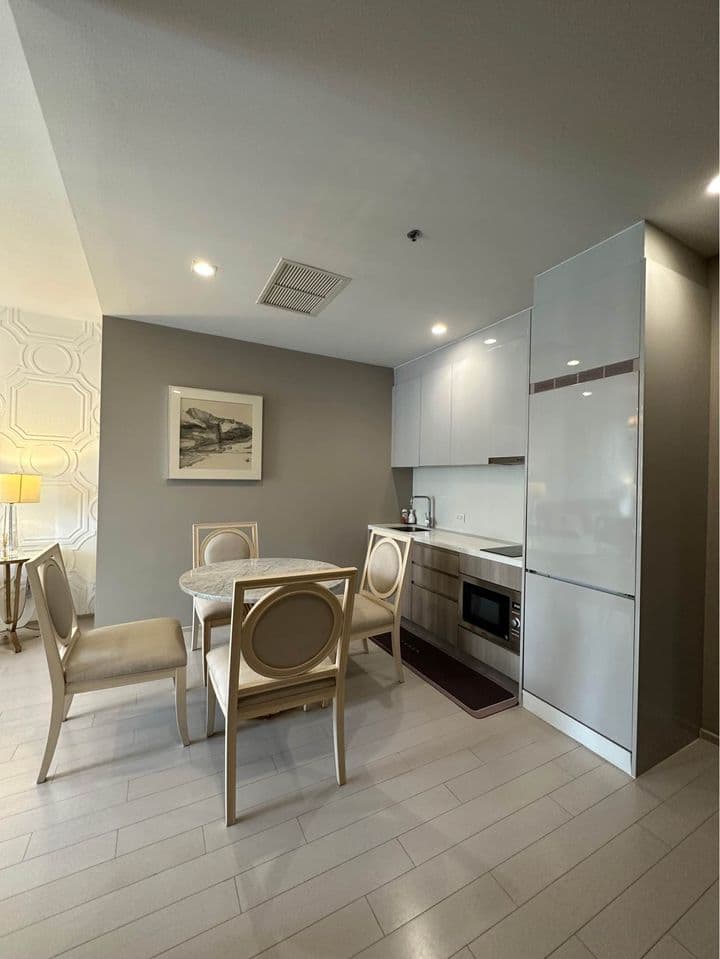 4976 – 402_kitchen.jpg