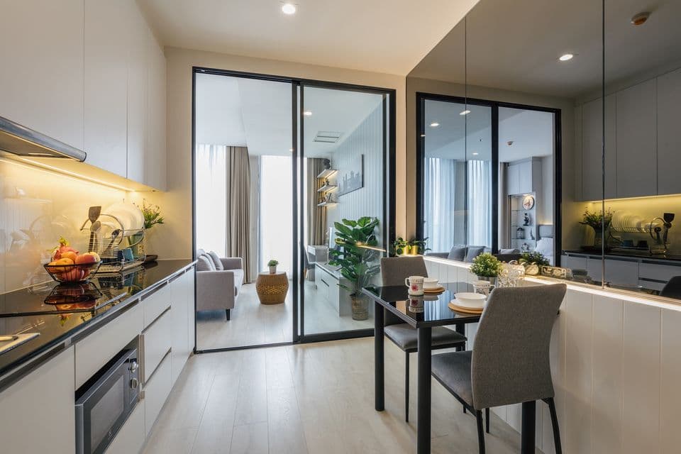 4977 – 102_living_room.jpg