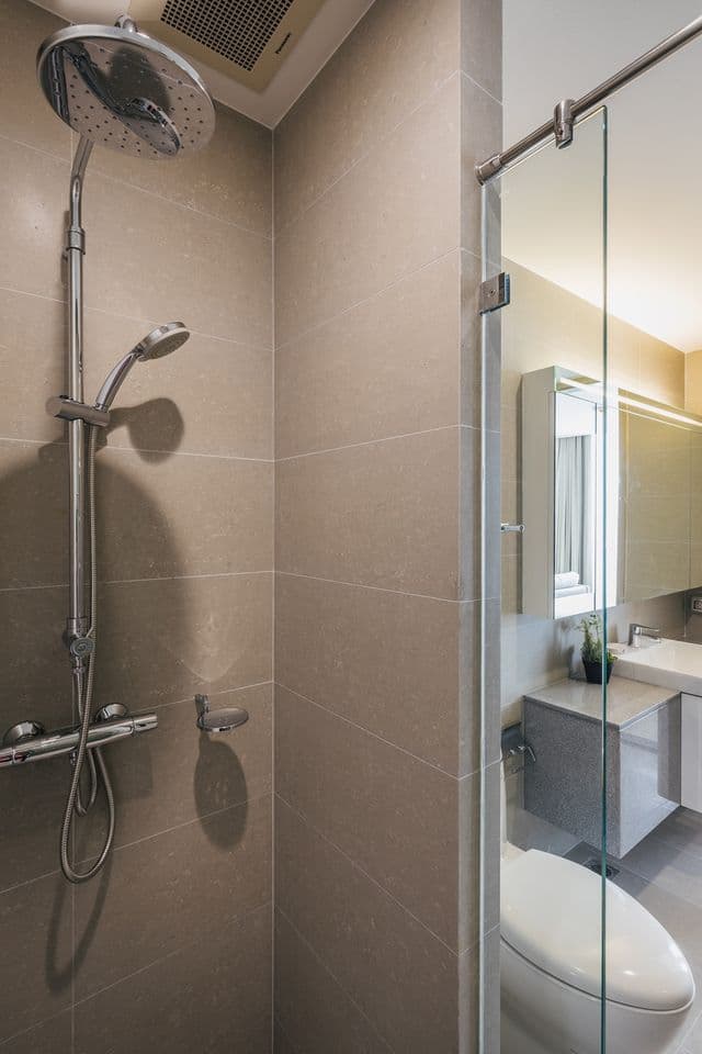 4977 – 302_bathroom.jpg