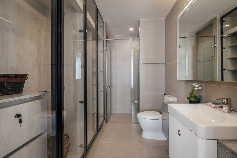 4977 – 303_bathroom.jpg