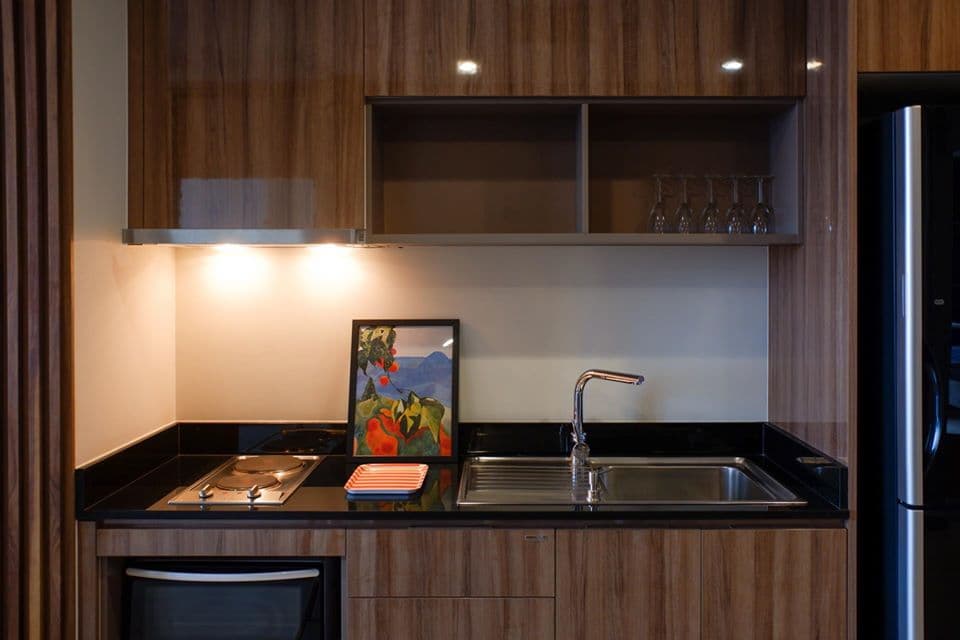 4982 – 402_kitchen.jpg