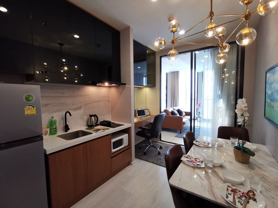 4984 – 102_living_room.jpg