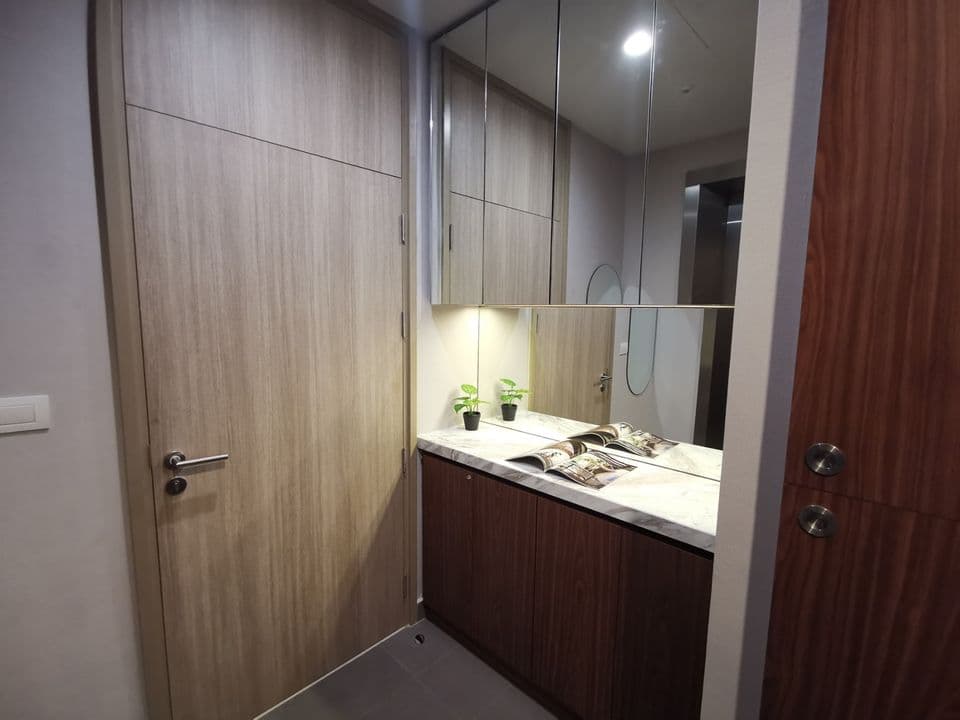4984 – 302_bathroom.jpg