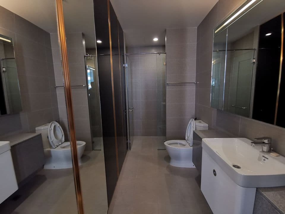 4984 – 303_bathroom.jpg