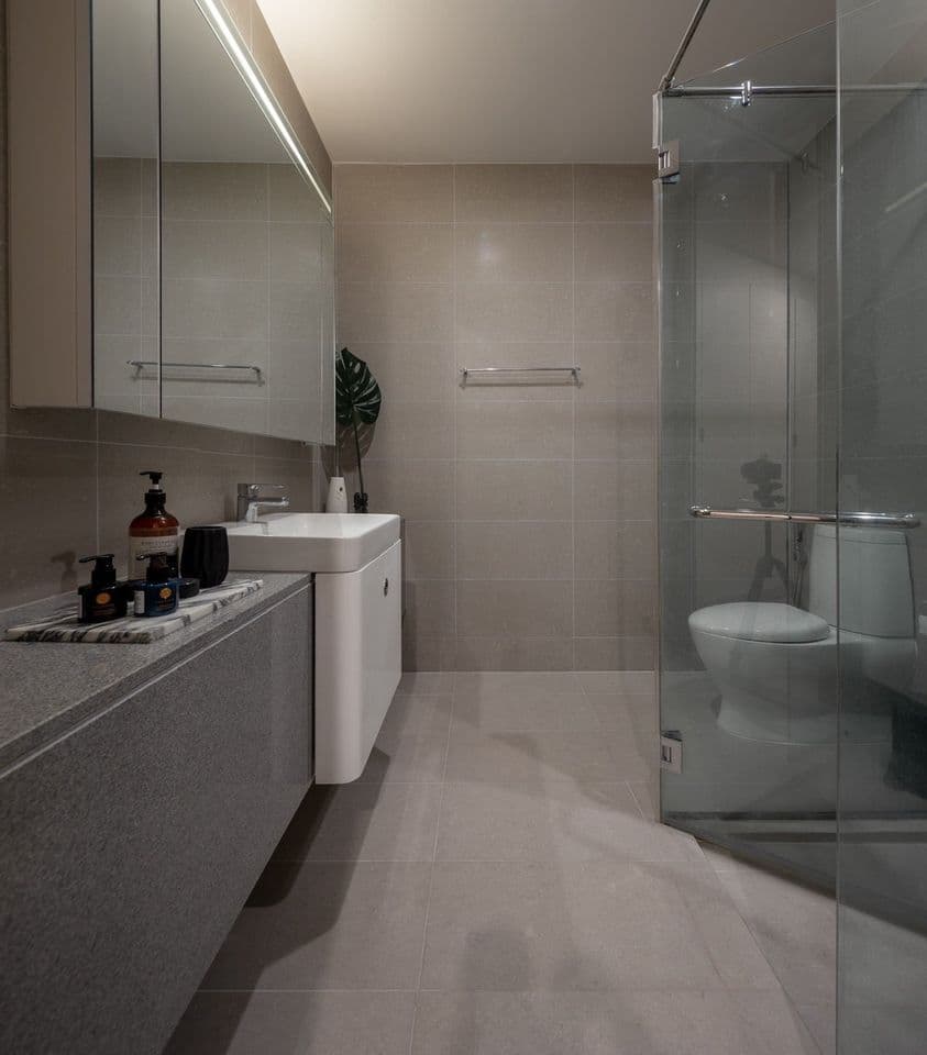 4986 – 302_bathroom.jpg
