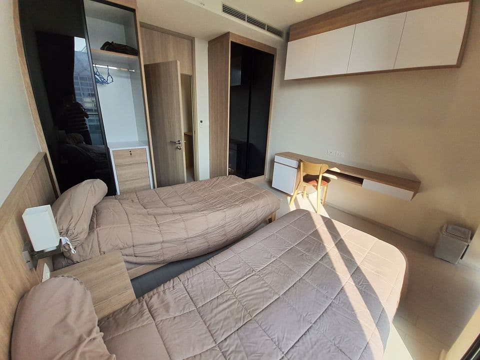 4988 – 202_bedroom.jpg