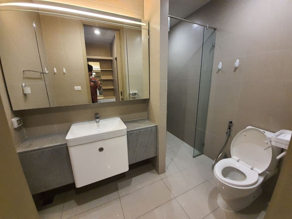 4988 – 301_bathroom.jpg