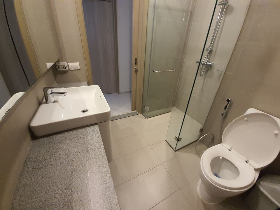 4988 – 302_bathroom.jpg