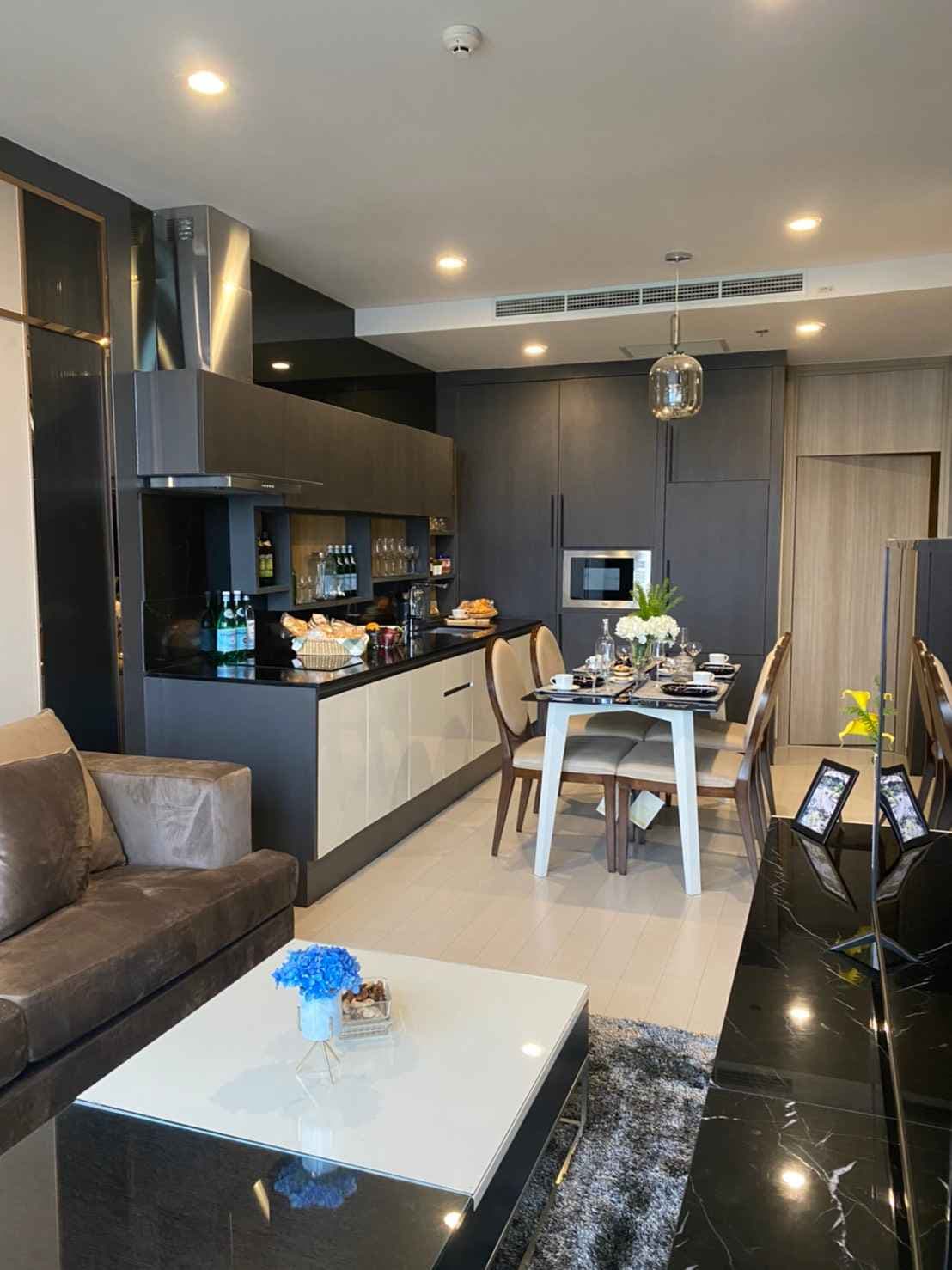 4990 – 102_living_room.jpg