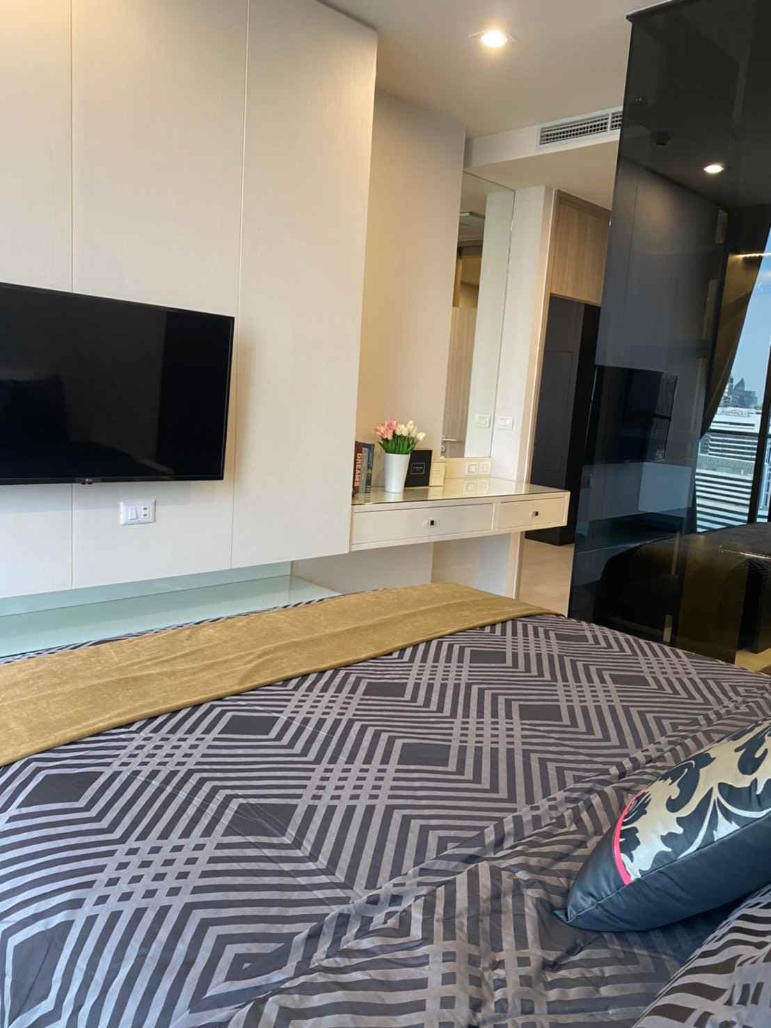 4990 – 104_living_room.jpg