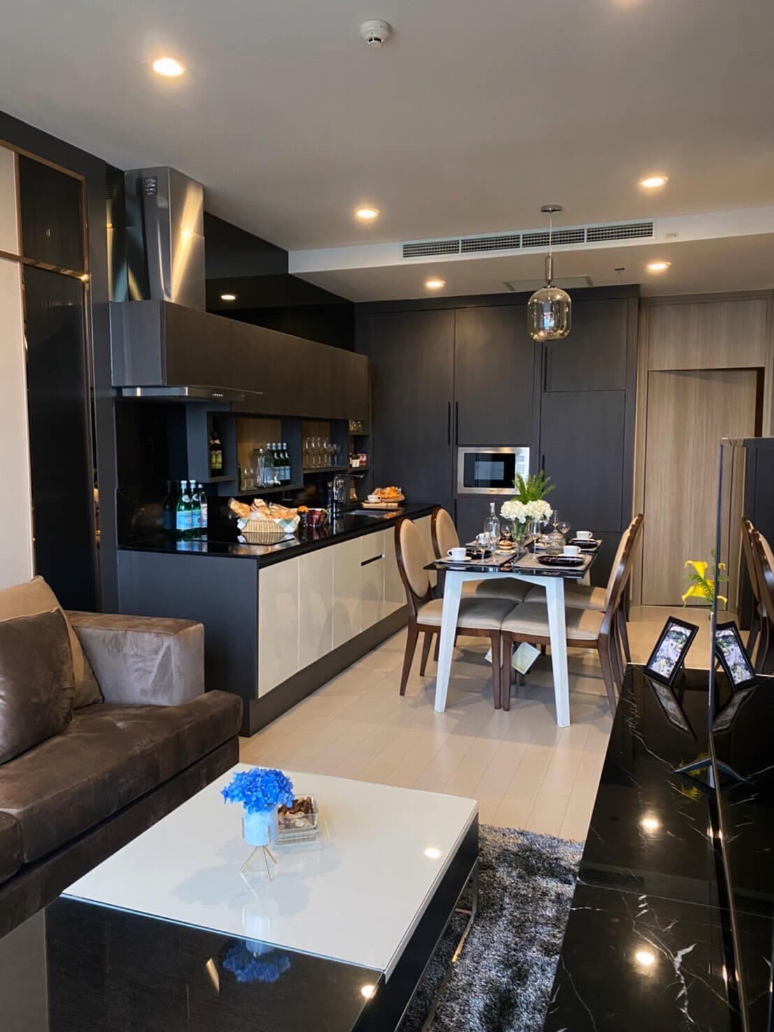 4995 – 104_living_room.jpg