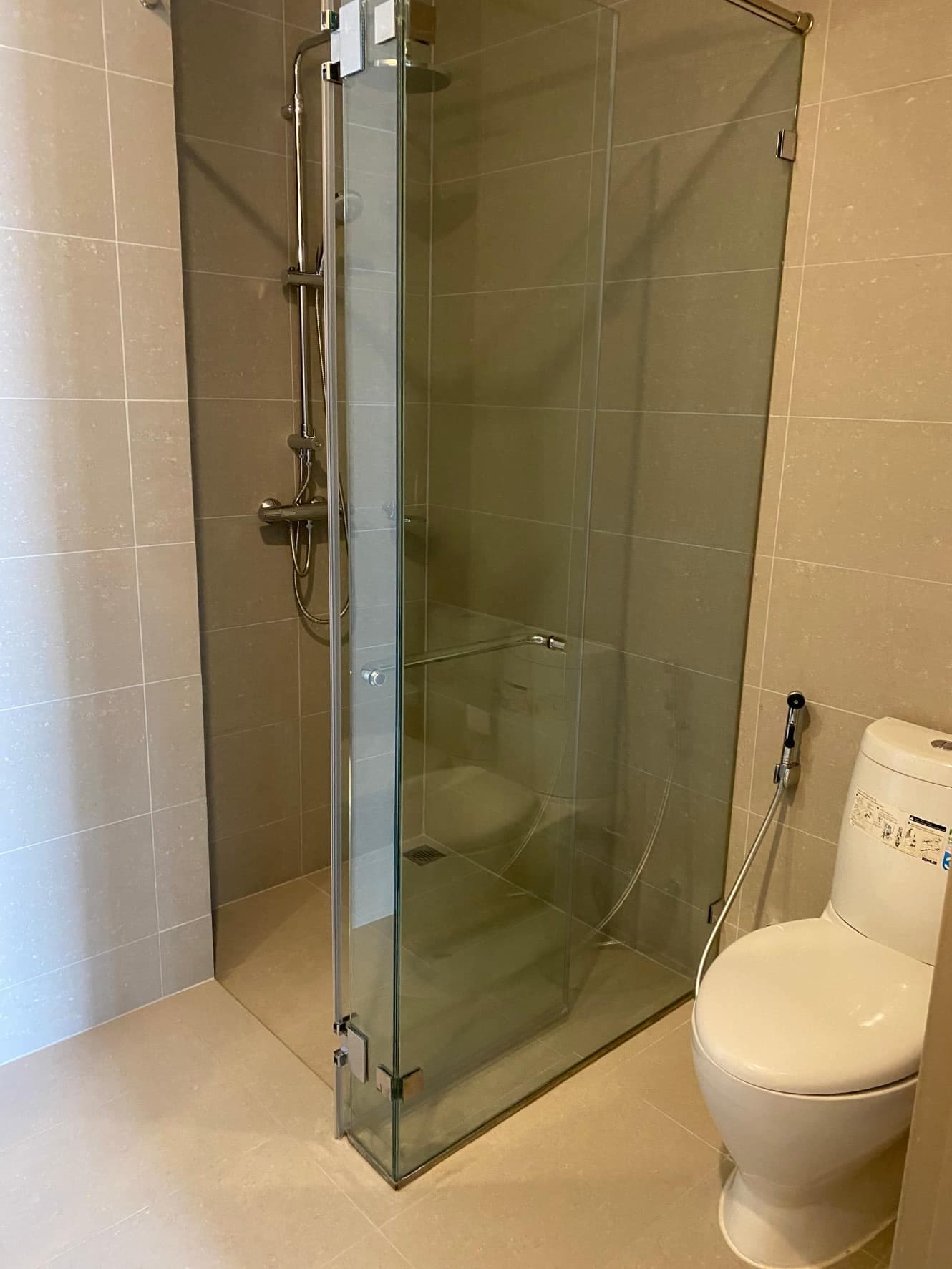 4995 – 301_bathroom.jpg