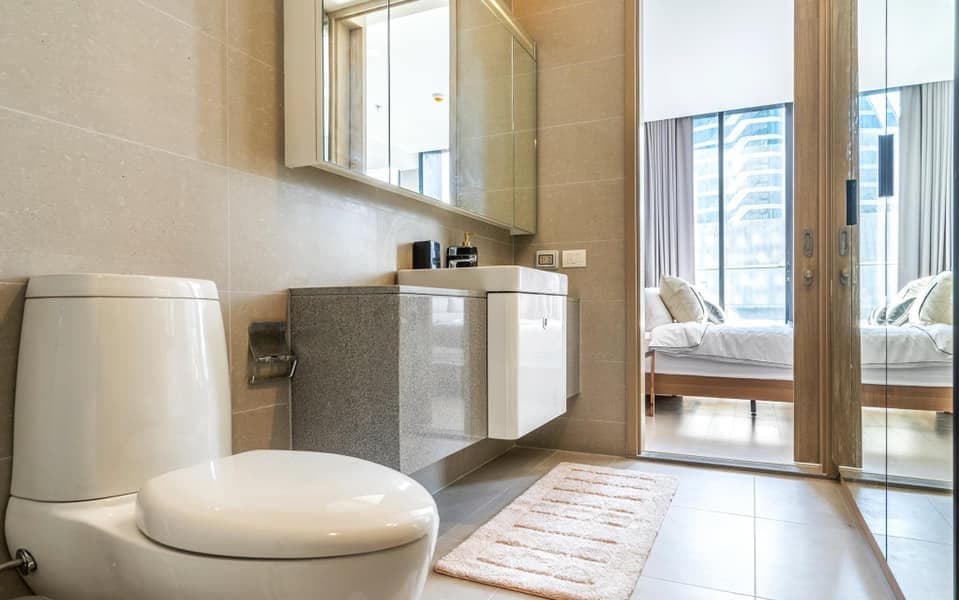 4997 – 301_bathroom.jpg