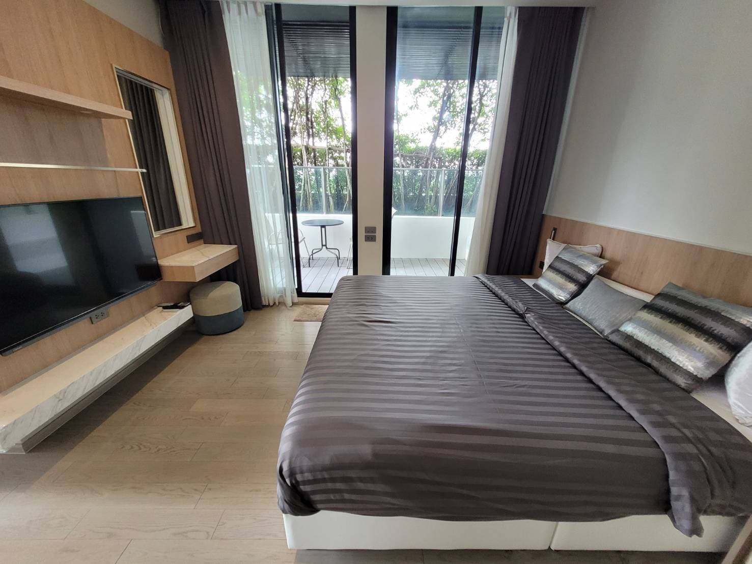 4999 – 201_bedroom.jpg