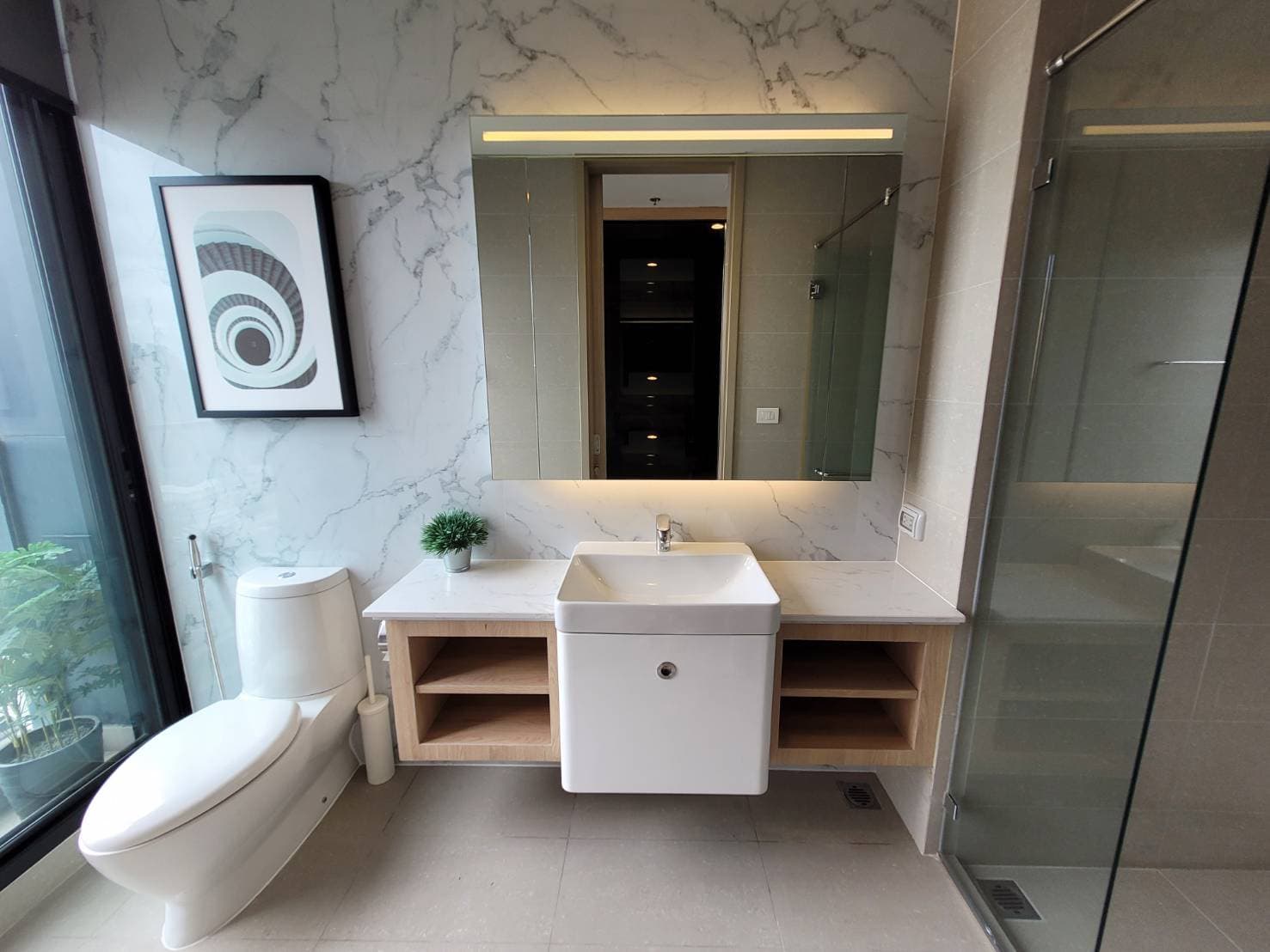 4999 – 301_bathroom.jpg