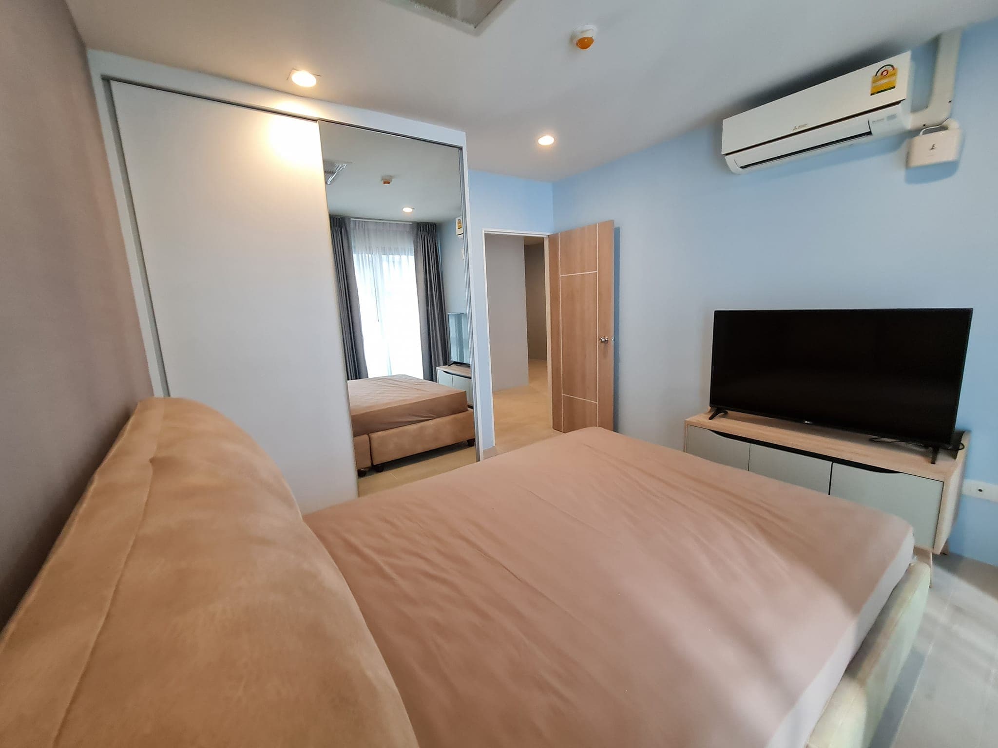 5004 – 102_living_room.jpg