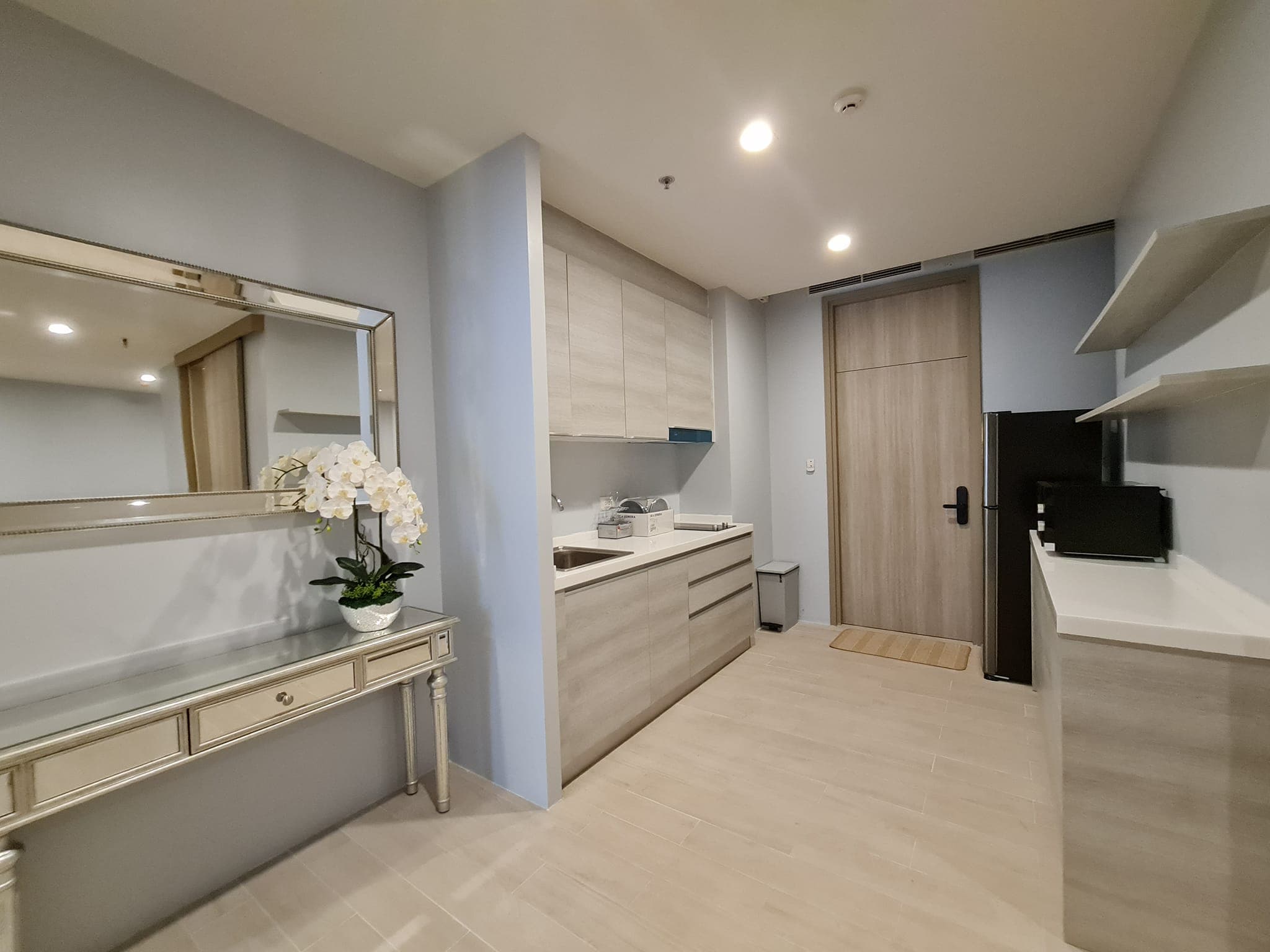 5004 – 301_bathroom.jpg