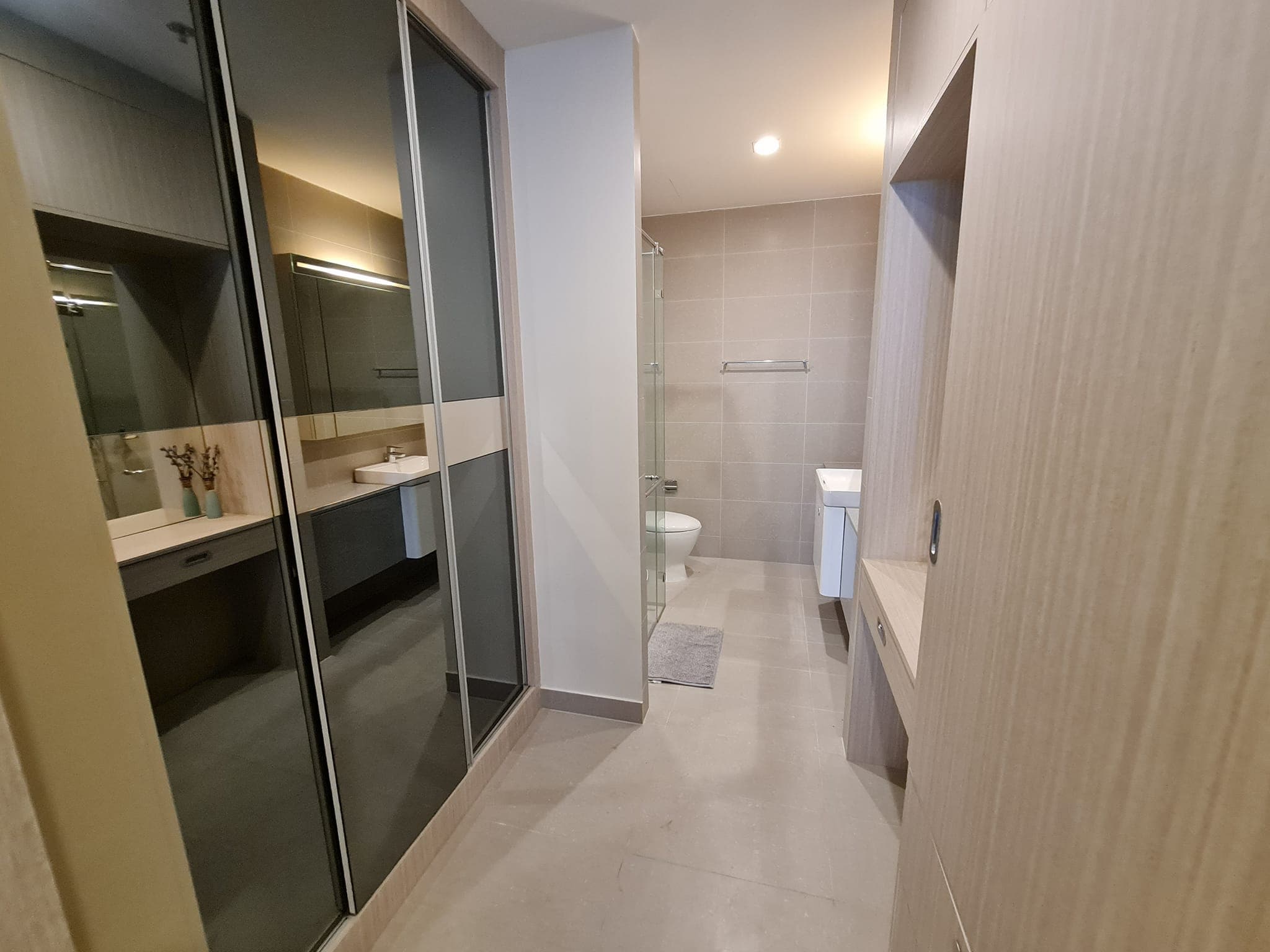 5004 – 303_bathroom.jpg
