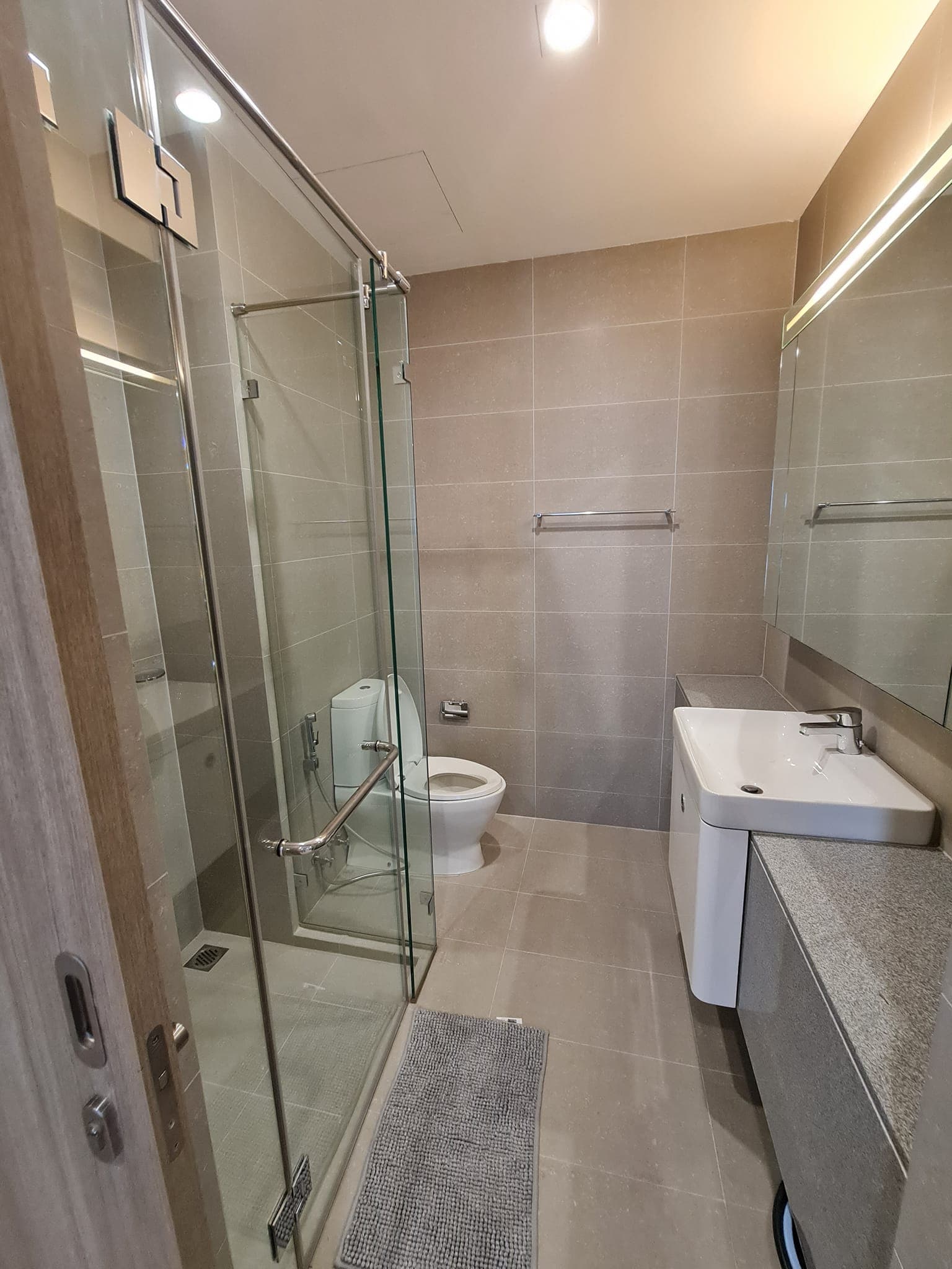 5004 – 304_bathroom.jpg