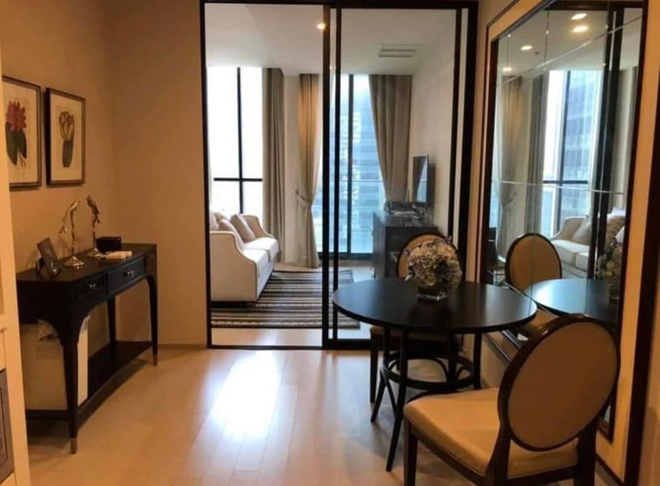 5005 – 107_living_room.jpg