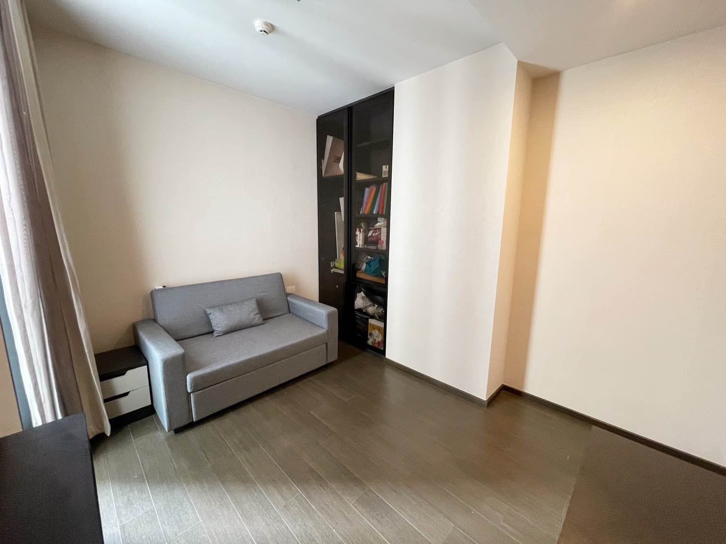 5008 – 102_living_room.jpg
