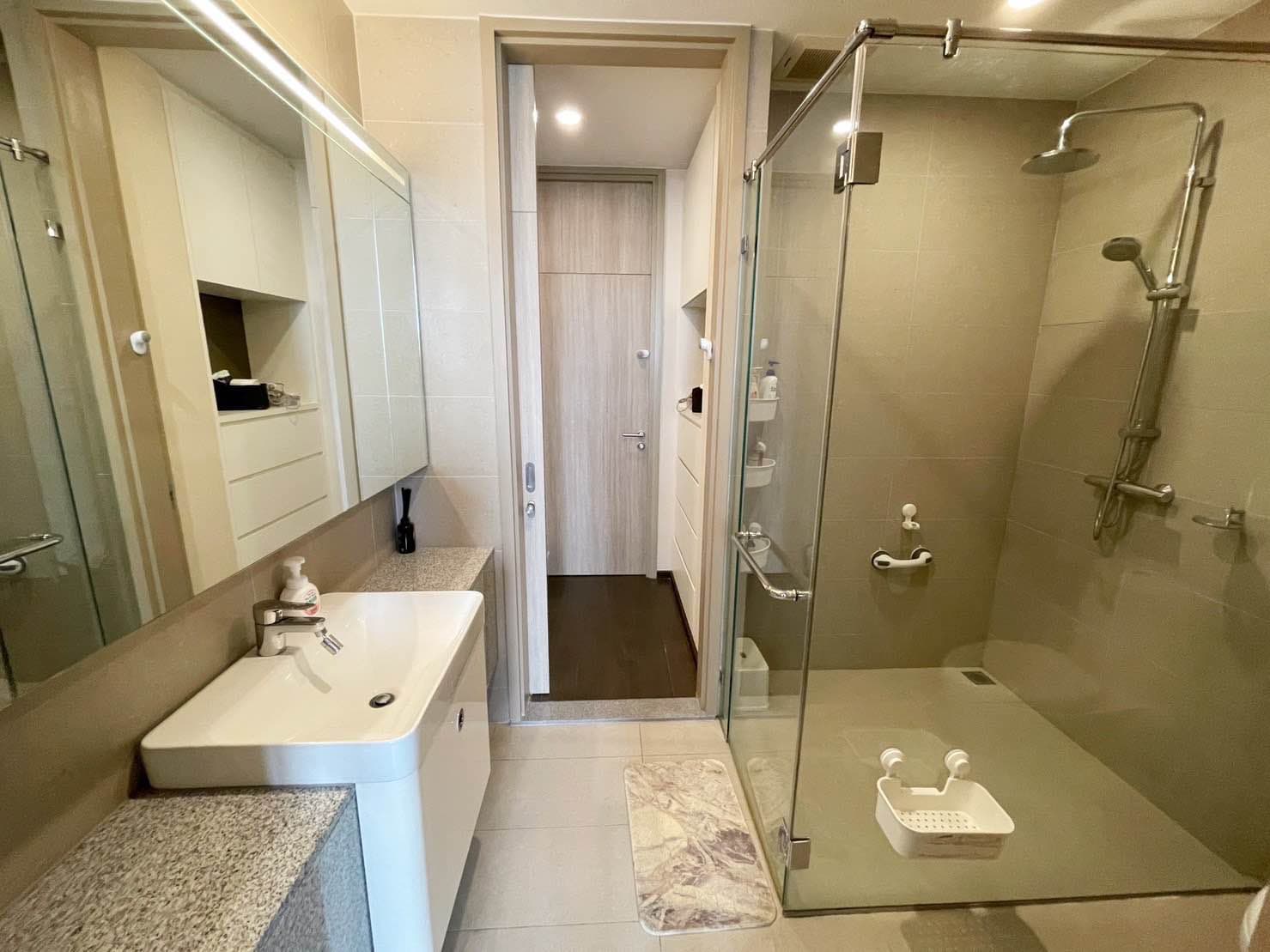 5008 – 301_bathroom.jpg