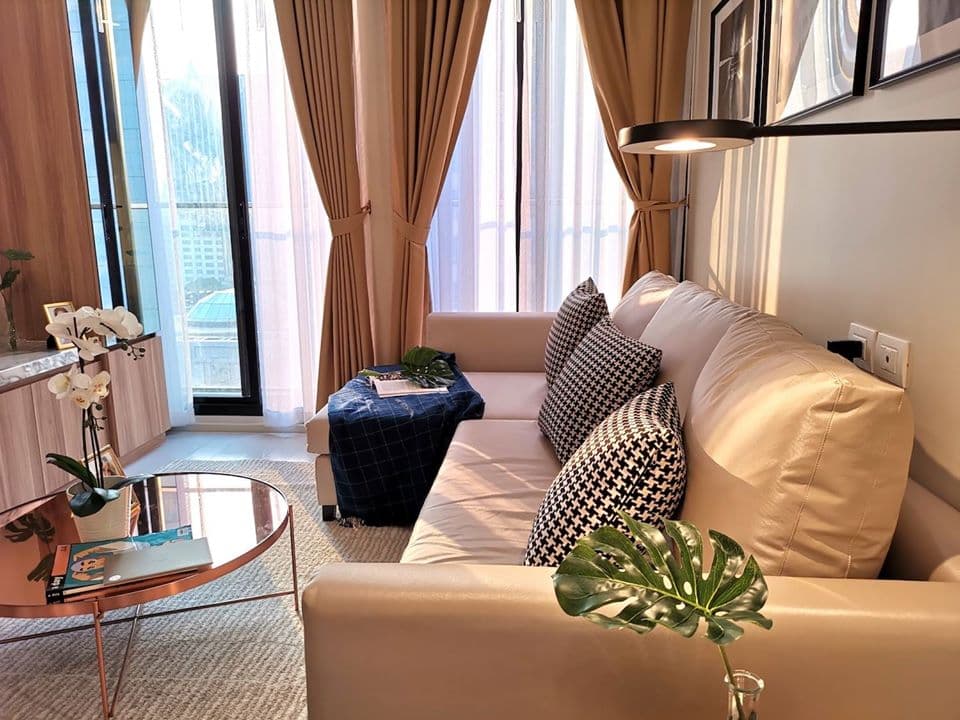5010 – 102_living_room.jpg