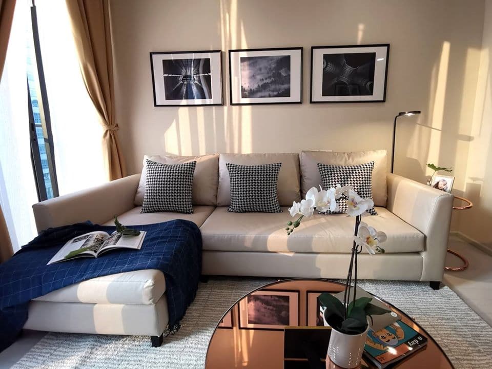 5010 – 103_living_room.jpg