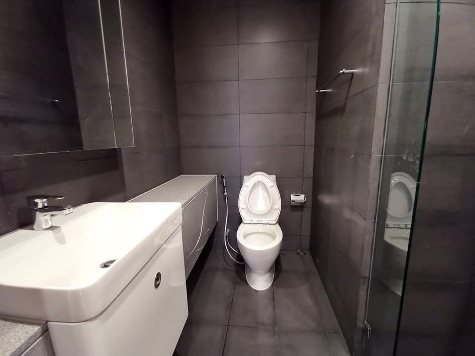 5010 – 301_bathroom.jpg