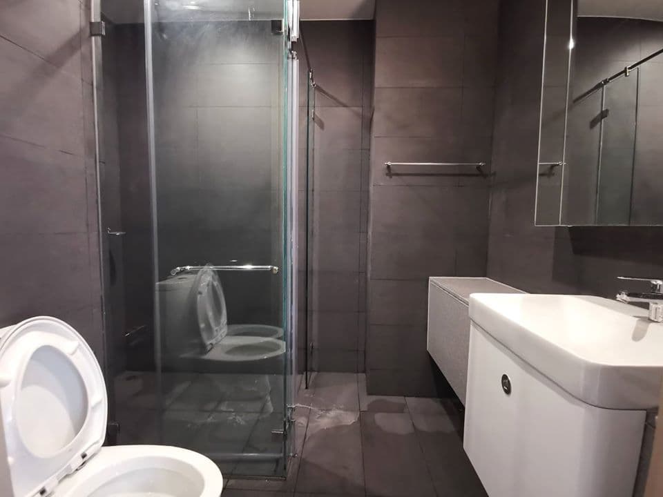 5010 – 302_bathroom.jpg