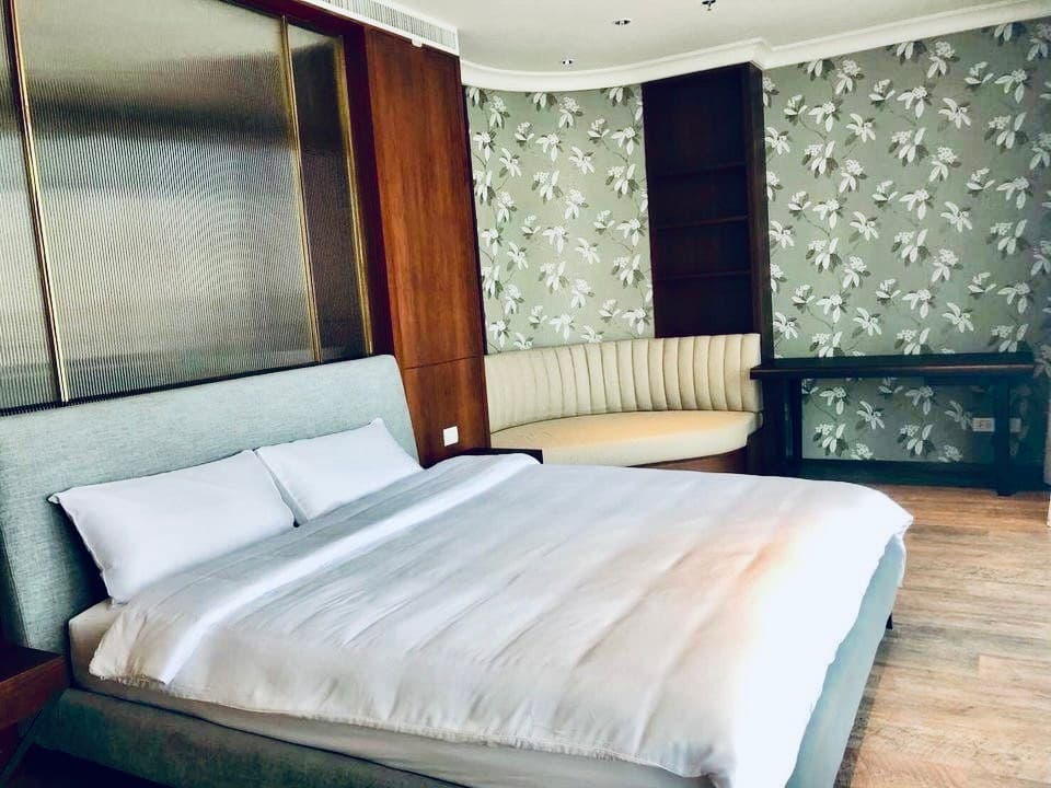 5013 – 205_bedroom.jpg